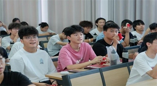 福州工商学院×东南汽车“全球智造汽车菁英班”选拔面试火热开启！入学即定向，毕业即定岗！